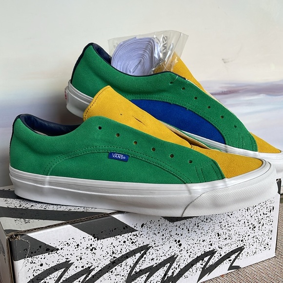 Vans Men’s 0g Lampin Lx
Off The Wall Green/Yellow
VN0A7Q4U021
Sneakers - Picture 5 of 16